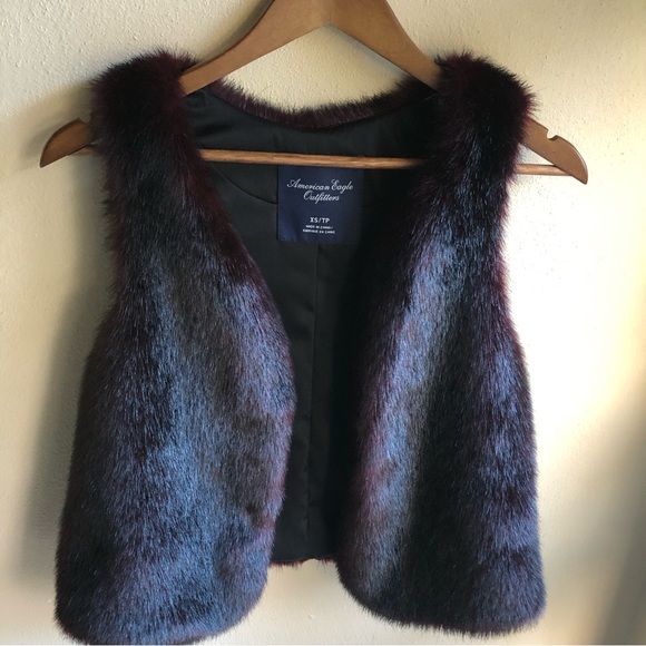 American Eagle Outfitters Faux Fur Vest. Black with Wine Highlights. Size XS - Picture 5 of 16